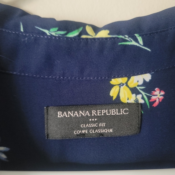 Banana Republic Classic Fit Floral Button Doen Top Size Medium Navy Blue - Picture 6 of 9